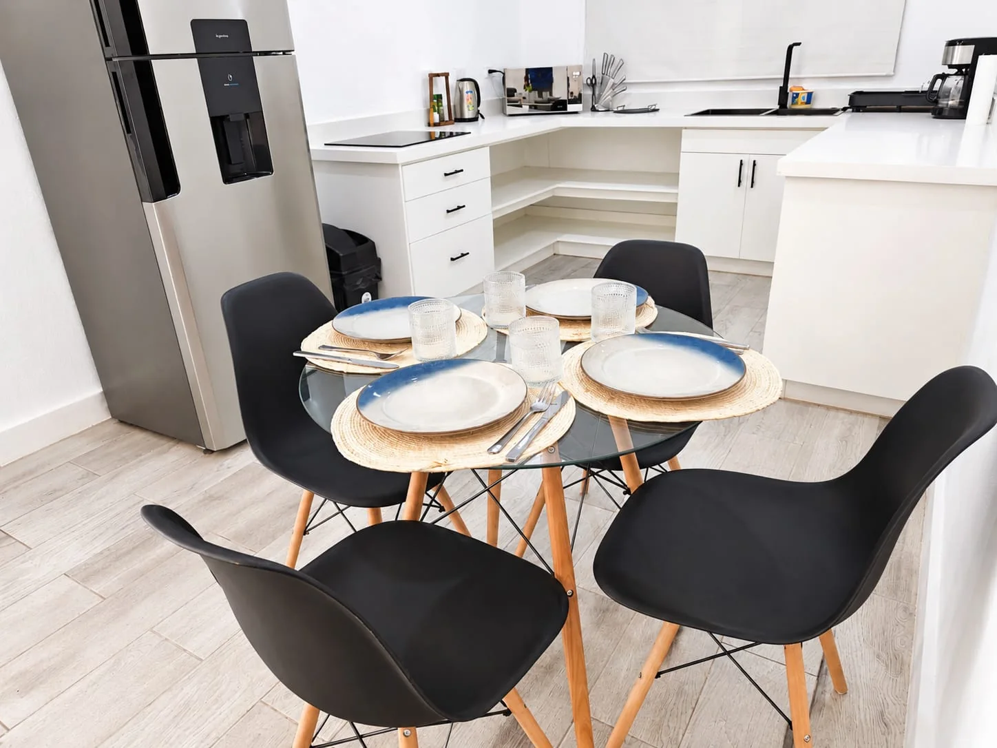Dining table and kitchen at Villa Isora